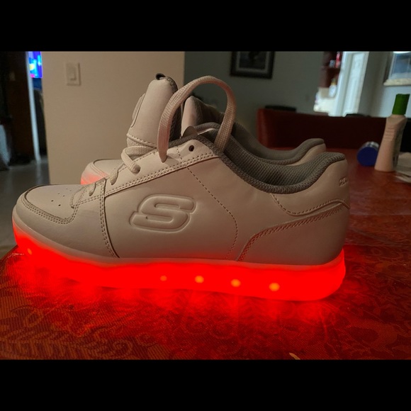 Skechers boys size 5 light up sneakers - Picture 1 of 14